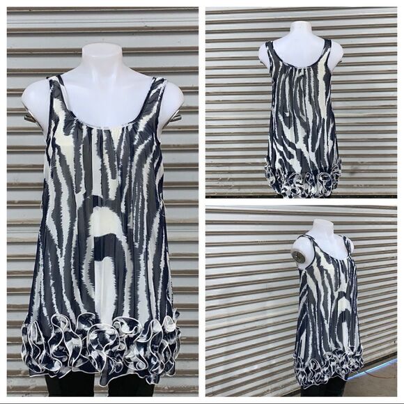 🛍️Papillon top black and white with design at hem - Picture 1 of 8